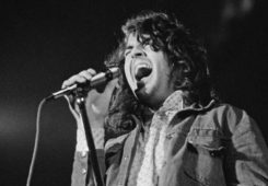 Ian Gillan onstage in March 1973, three months before leaving Deep Purple. (Image: © Fin Costello \/ Getty Images, Source: loudersound.com)