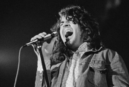 Ian Gillan onstage in March 1973, three months before leaving Deep Purple. (Image: © Fin Costello \/ Getty Images, Source: loudersound.com)